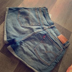 Levi’s wedgie size 29
